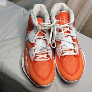 Nike Men's Kyrie Infinity TB Basketball Shoes